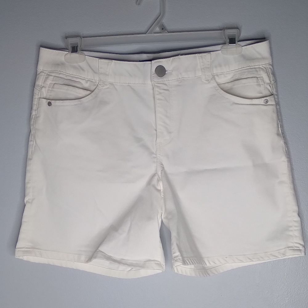 Democracy shorts Size 14 White